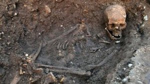 Richard III's grave and skeleton in Leicester